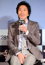 组图：《与敌同眠》4月上映 郑丽媛金柱赫主演