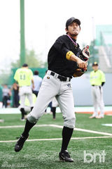 组图：韩艺人吴智昊金昌烈参加明星棒球大赛