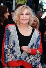 组图：戛纳闭幕红毯 金-诺瓦克尽展知性优雅