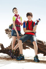 高清组图：2PM携金高恩拍户外写真情侣装显阳光