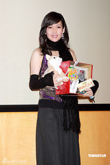 幻灯图集：周慧敏热衷慈善 高贵优雅不失性感