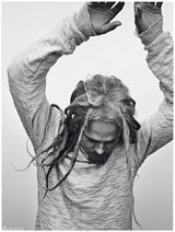 高清图：布拉德-皮特精致八字胡变温柔杀手