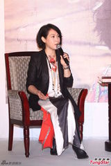 组图：刘若英为新专辑庆功 低调谈婚姻生活