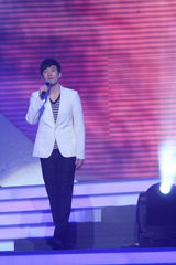 高清组图：新浪网络盛典 满江献唱《中华诵》