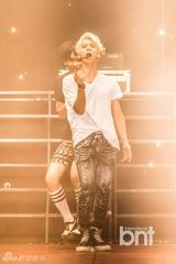 组图：SHINee与EXO-K等K-POP演唱会秀炫舞