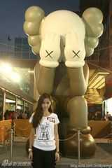 组图：Angelababy休闲装亮相 邻家女孩娇俏可人