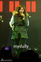 组图：少女时代等参加音乐会 俏丽演出性感抢眼
