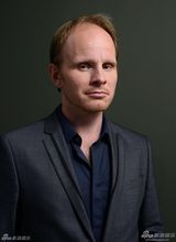 组图：《魔鬼犄角》主创拍写真 丹尼尔帅气亮相