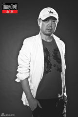 组图：崔健登杂志封面 亮出蓝色骨头