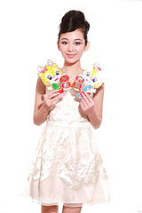 组图：章雯淇淡雅写真 为新年送祝福