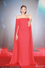 组图：金像红毯比一比 女神们全穿错了！