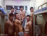 组图：大学第一强壮寝室 6大肌肉男惊呆网友