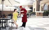 组图：车晓登《新旅行》封面展异域风情