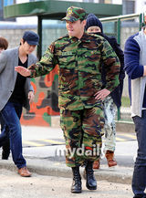 组图：SuperJunior强仁今日退伍 利特等到场祝贺