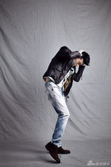 组图：孙艺洲演绎商战轻熟男 长腿欧巴随心惬意