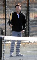 组图：莱昂纳多《华尔街之狼》片场欢乐打网球