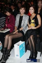 组图：张娜拉郑柔美等出席首尔时装周李向锋展