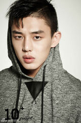 高清组图：韩星刘亚仁时尚照出炉 帽衫展别样潮味