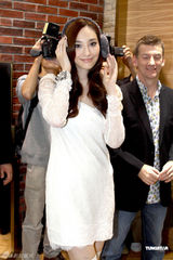 组图：吴佩慈上海捞金 清新造型亮相