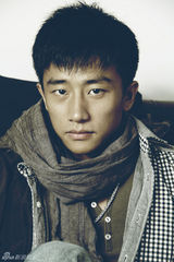 组图：人气小生黄轩写真 冷峻不羁的自由味道