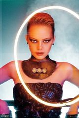 组图：艾玛-斯通魅惑妆登杂志封面 大展女王范