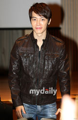 组图：南智贤、文彩媛亮相《爸爸的女儿》发布会