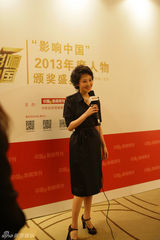 组图：许晴风衣大气抢镜 凭《如梦之梦》获奖