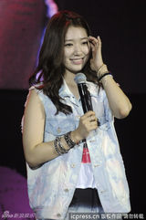 高清图：朴信惠上海热裤跳辣舞 示范可爱颂互动