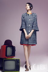 组图：高露英伦复古演绎70年代别样性感