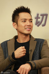 组图：钟汉良贾青做客新浪畅聊新《天龙八部》