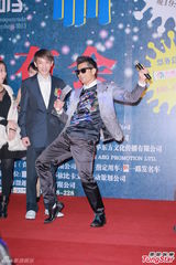 组图：郭富城戴墨镜宣传巡演 邀发哥合作寒战2