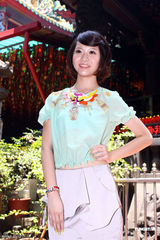 组图：林依婷台湾宣传新碟小钟助阵