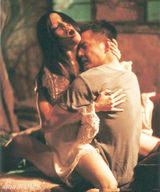 组图：张静初银幕形象颠覆 全裸床照劲爆眼球