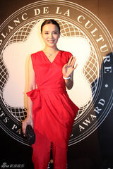 组图：小宋佳造型别具一格 诠释独有随性味道