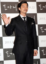 高清组图：孔侑郑柔美《熔炉》试映 情侣装亲密亮相