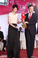 组图：梁咏琪“我爱你”挂嘴边 婚后甜蜜不生子