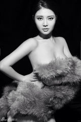 组图：足球宝贝徐冬冬发全裸写真庆恒大夺冠