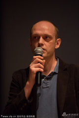 组图：《这里是三里屯》见面会 外国帅哥灿笑