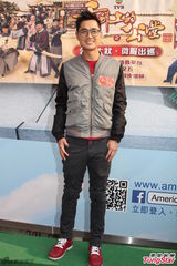 组图：郭晋安旅行看烟花 郑俊弘为闯歌坛做准备