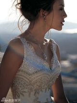 幻灯图：周伟童浪漫婚纱性感写真 委婉大气显唯美