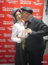 组图：钟舒漫美国出席音乐节 与众大师交流音乐