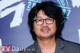 组图：《南方大作战》试映 吴妍秀身着红裙出席
