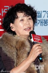 组图：金圭丽全秀珍出席电影《真英》试映会