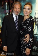 高清组图：《创战纪》洛杉矶首映 透射影片未来感