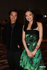 高清组图：《非2》香港首映 舒淇绿裙现身挽葛优