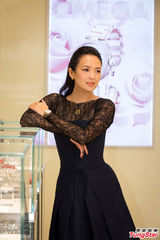 组图：章子怡蕾丝拼接蓝裙俏皮 拒谈恋情