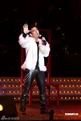 高清：任贤齐沪上跨年开个唱 马景涛携妻观看助威