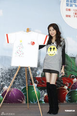 组图：陈敏之大显设计创意 与众小朋友T台走秀