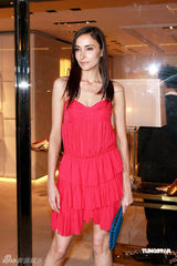 幻灯图：汤唯恭喜赵薇获千金 否认会做未婚妈妈