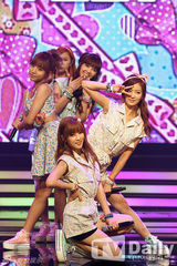 组图：SISTAR性感狂野MCD夺冠 鲁敏宇等表演